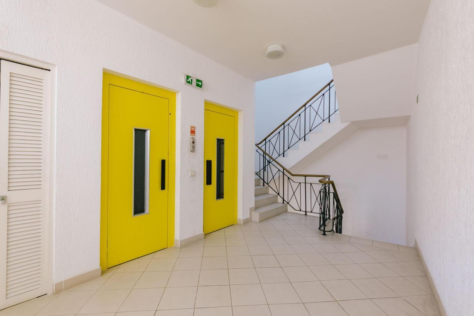 Rent4Rest Estoril Beachfront Apartments Exteriör bild